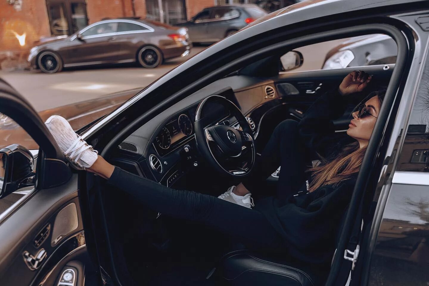 Кутузова 78. Елизавета кутузова каре. Лиза кутузова и влад соколовский. Лиза кутузова бмв х6. Стрижка лизы кутузовой.