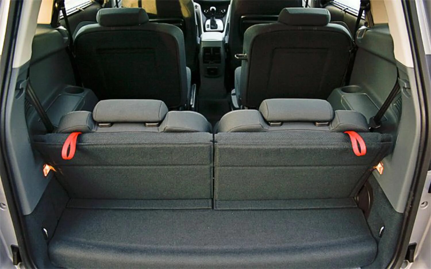 Сиденье c max. Сиденья третий ряд ford c max grand-2. ford grand c-max 3 ряд сидений. ford grand c-max салон. ford grand c-max 7 мест.