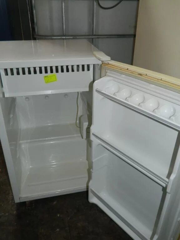 Ручной холодильник. Холодильник с рук. Маленькие холодильники с рук. Холодильник Daewoo ERF 370a. Купить холодильник с рук