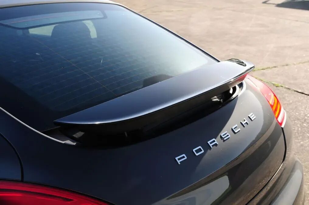 Спойлер порше. Спойлер Porsche Panamera 2022. Panamera 4s спойлер. Порше Панамера турбо 2020 спойлер. Карбоновый спойлер Porsche Panamera 4s.