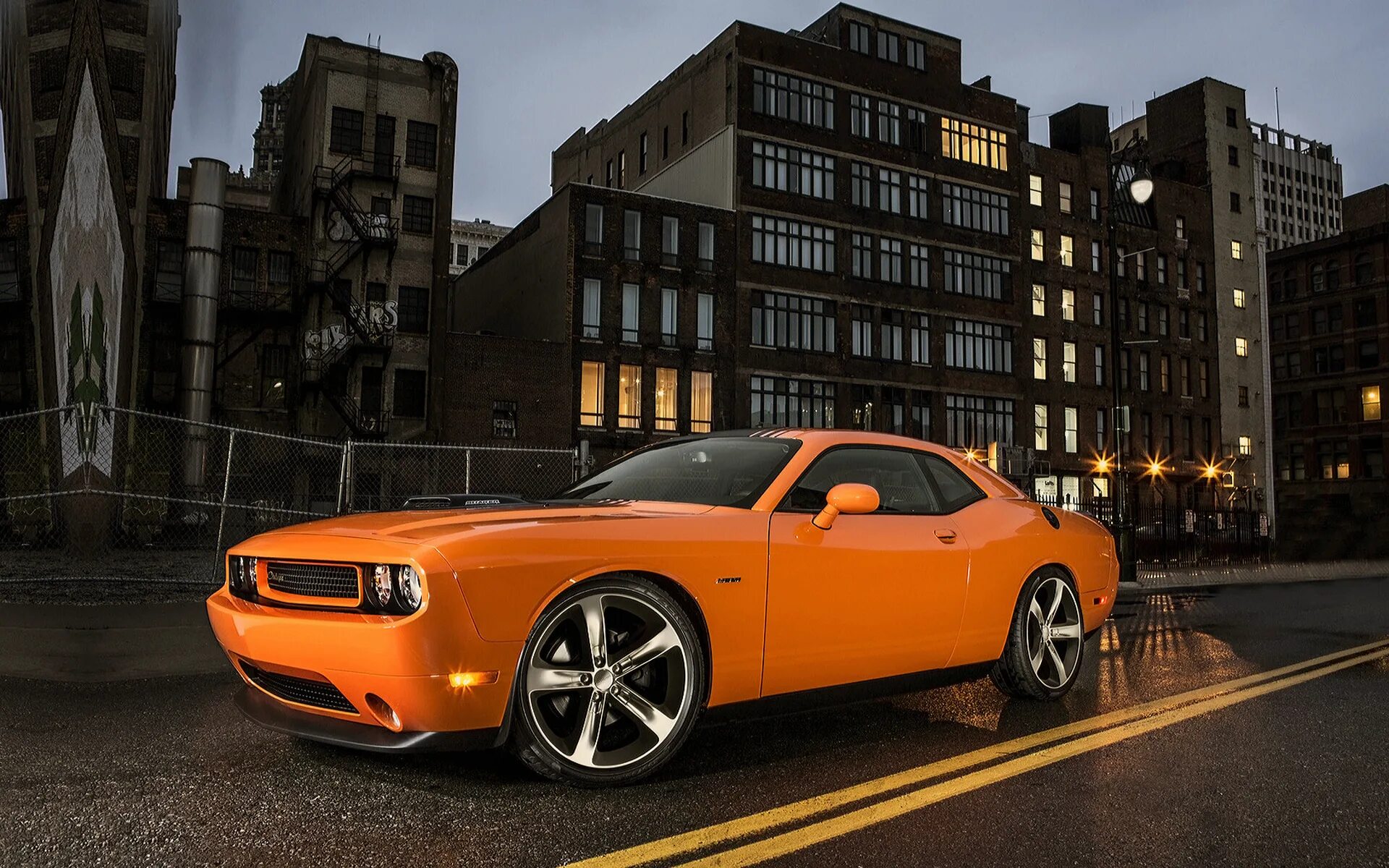 Обои рабочий автомобиль. Dodge Challenger RT 2015. Додж Челленджер оранжевый. Додж Челленджер 73. Додж Челленджер 2014.