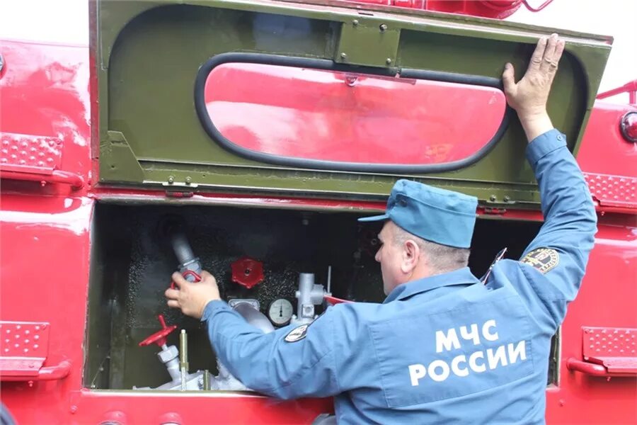 Техническое обслуживание пожарных автомобилей. Пожарный автомобиль. Пожарно-техническое вооружение. Пожарно-технический автомобиль. Выезд пожарного автомобиля