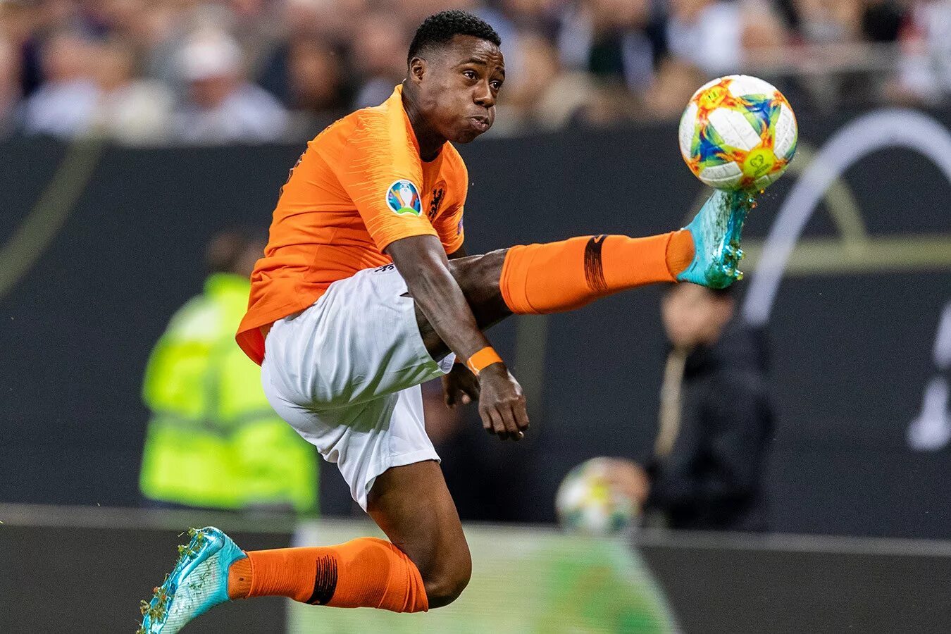 Квинси промес нидерланды. Промес сборная голландии. Квинси промес нидерланды. Квинси промес футболист. Квинси промес в сборной голландии.