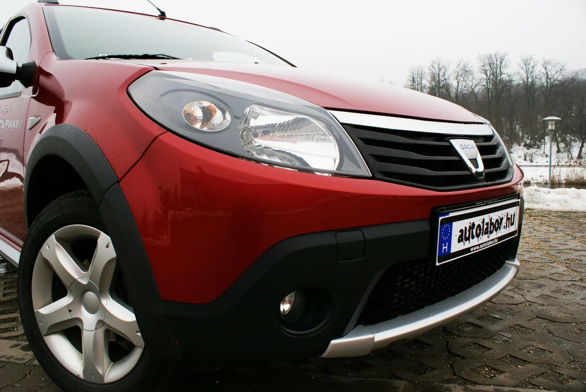 Бампер renault sandero stepway. Сандеро степвей 2010. Рено Сандеро степвей 2010. Renault Sandero Stepway 2010. Сандеро степвей 2012.