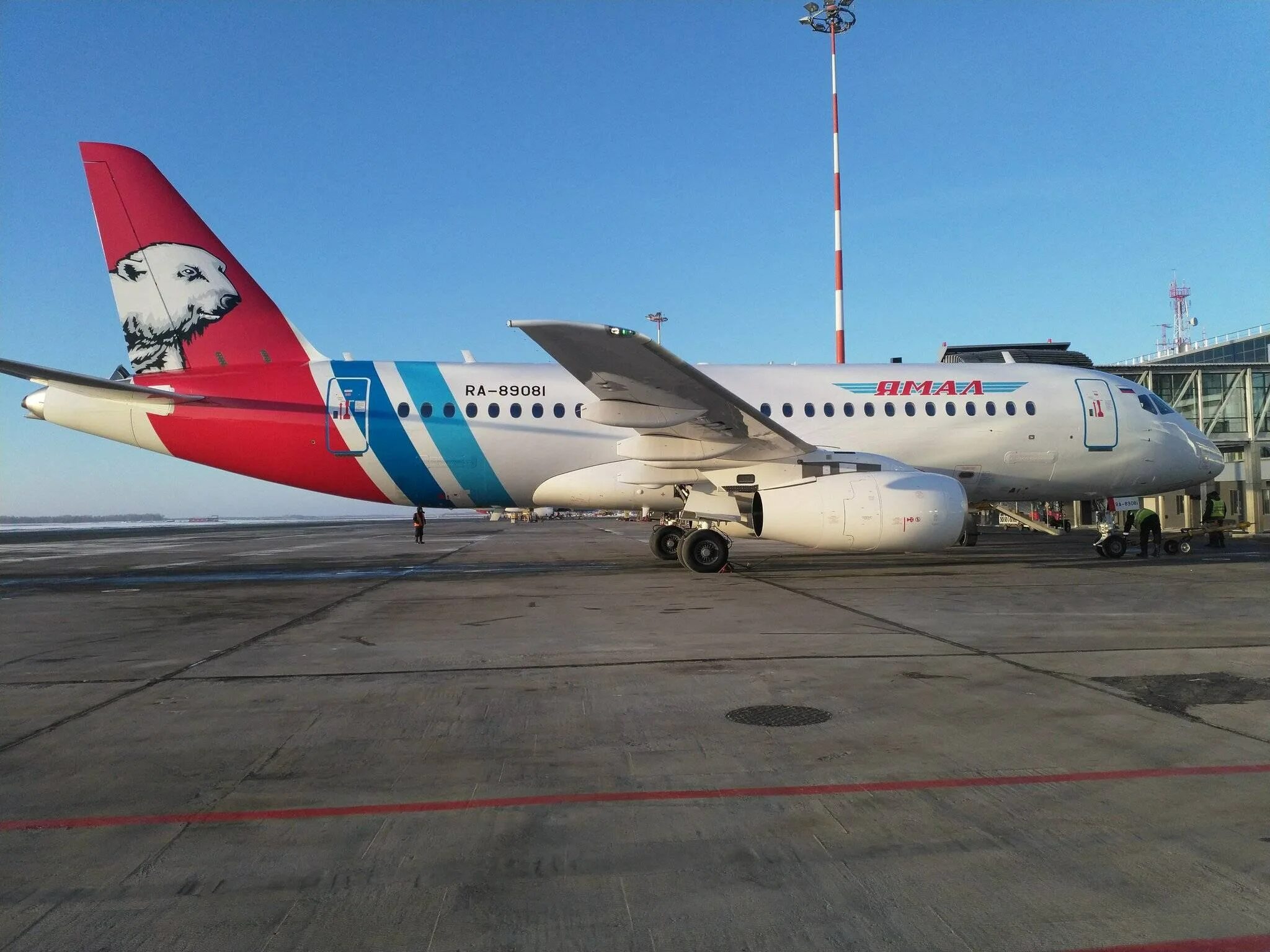 Уфа салехард самолет. SSJ 100 Ямал. Суперджет 100 Ямал. Airbus a320 Ямал. Airbus-320 авиакомпании «Ямал».