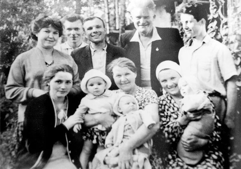 Семья юрия гагарина семья юрия гагарина. Семейное фото гагарина. Семья юрия гагарина семья юрия гагарина. Семейное фото гагарина. Семейное фото гагарина.