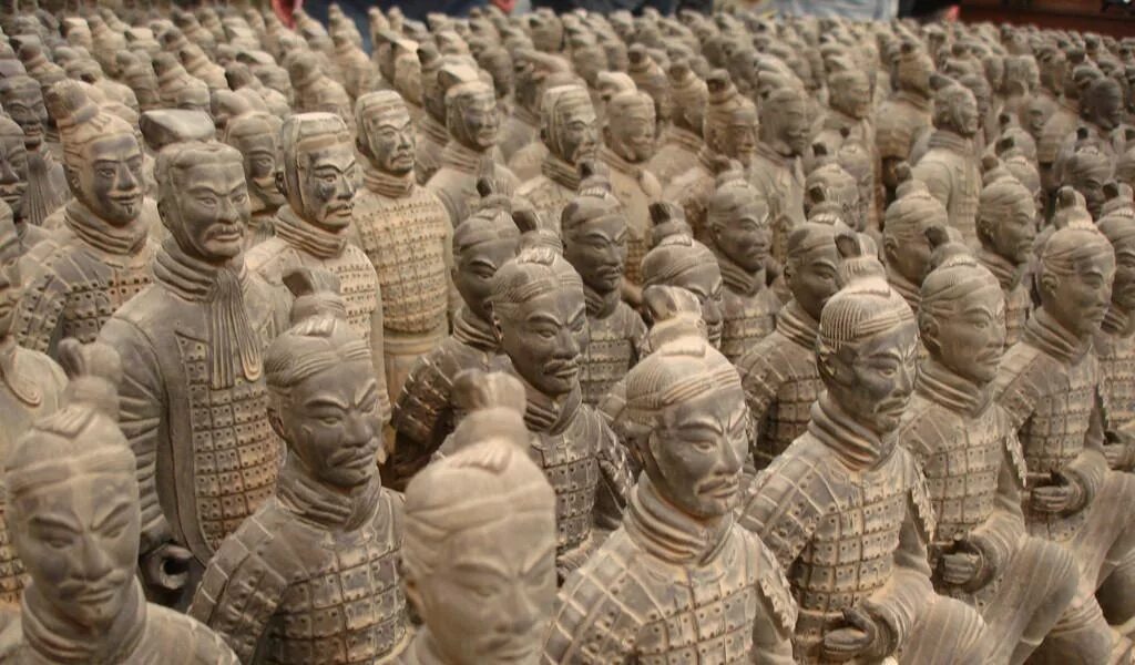 Цинь Шихуанди первый Император Китая. Терракотовая армия Китай. 37 Дворцов Цинь Шихуанди. Древний Китай терракотовая армия.