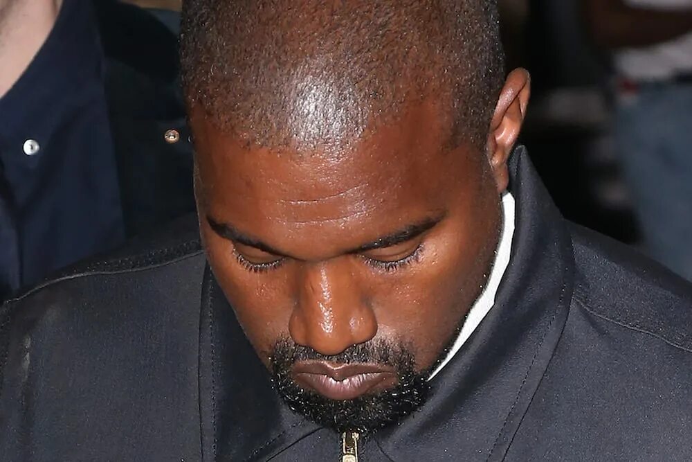 Канье уэст глаза. Канье вест титановые зубы. Канье вест титановые зубы. Канье вест grillz. Канье вест титановые зубы.