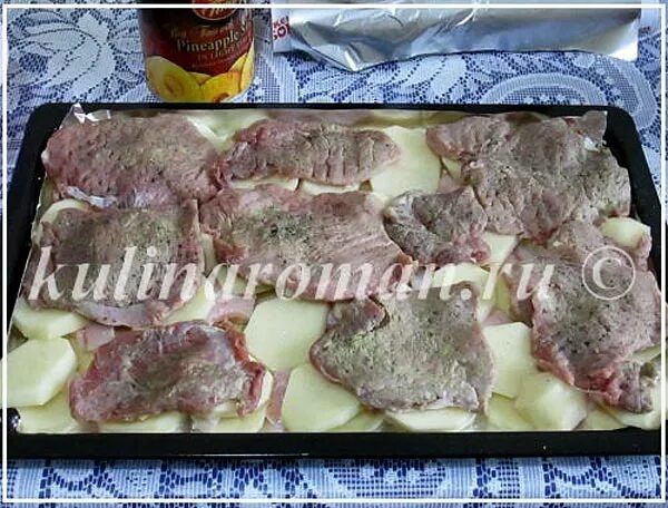 мясо в духовке порционно. свиные отбивные с картофелем в духовке. куриные отбивные в духовке. отбивные на протвине в духовке. отбивные из свинины в духовке.