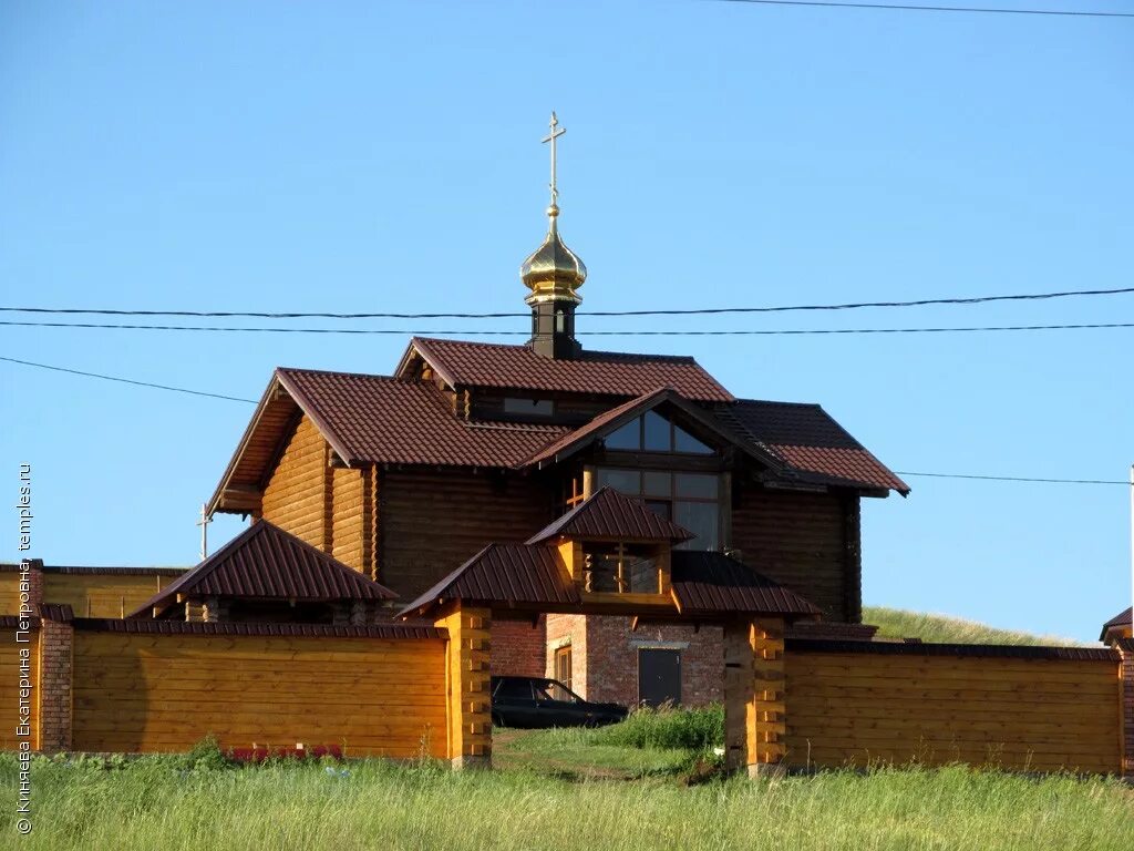 Покровка оренбургская область. Храм село Покровка Новосергиевского района. Храм в Покровке Новосергиевского района Оренбургской области. Монастырь в Покровке Новосергиевского района. Покровка Никольский женский монастырь храм Новосергиевский район.