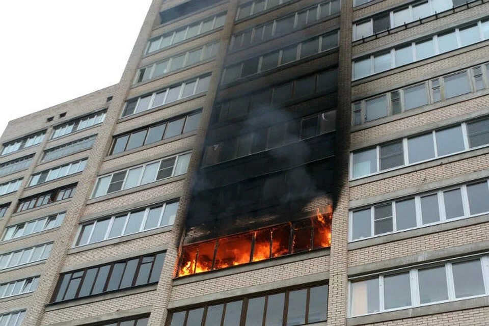 Поджог квартиры в санкт петербурге. Пожар на малой бухарестской 11/60. Пожар в колпино в квартире. Поджог квартиры в санкт петербурге. Гражданском в спб.