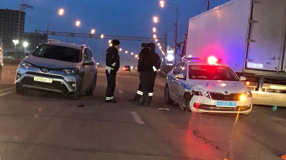 Дпс протаранили мотоцикл с детьми. Дтп с патрульной машиной дпс.