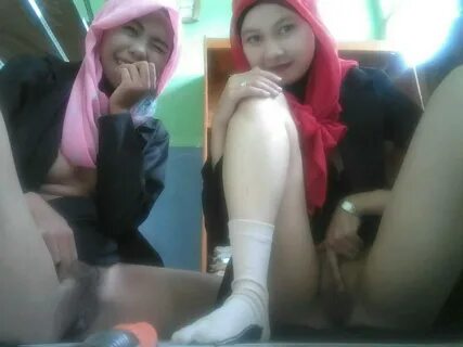 24 Foto Cewek Jilbab Bugil Mesum Nyepong Ngentot Ini Menegangkan.
