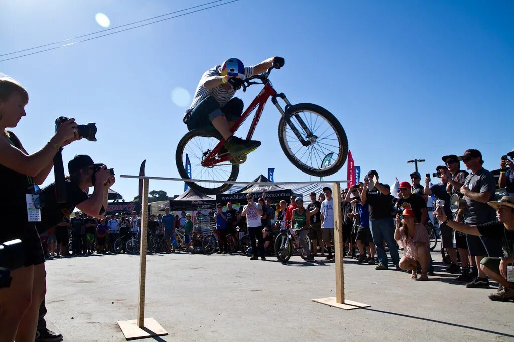 Bunny hop. Банихоп на мтб. Банихоп на велосипеде. Bunny hop. Бмх трюки.