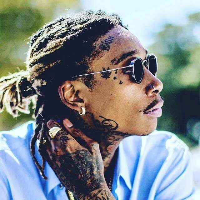 1 wiz. Дреды wiz khalifa. wiz khalifa с дредами. lil wayne дреды. прически wiz khalifa.