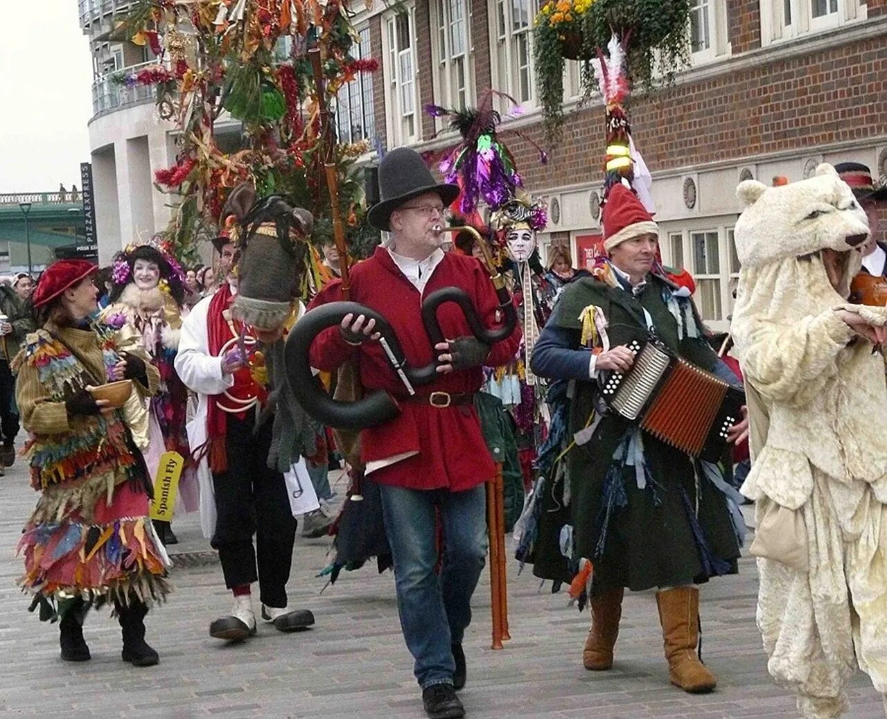 12 ночь новый год. Мальволио шекспир. Эндрю двенадцатая ночь. 12 ночь шекспир новый драматический театр. Новогодние куранты.