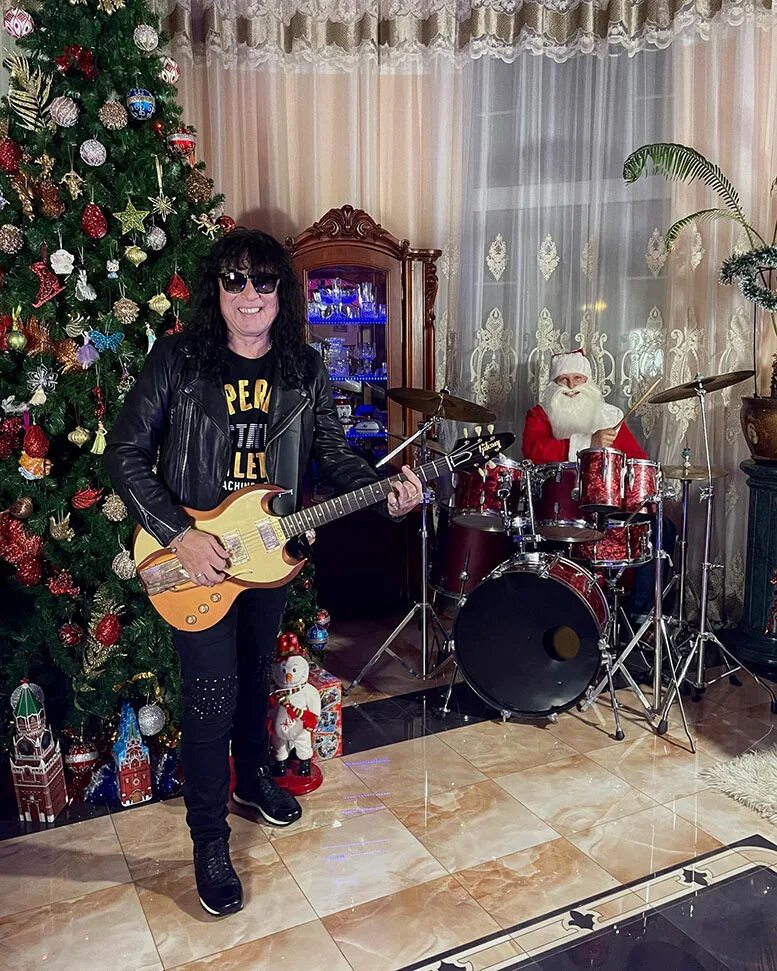 Зазеркалье театр где хорошо видно. Патриотические постановки театр. Ярослава дегтярёва фильм жги. Жги кто пел. Жги кто пел.