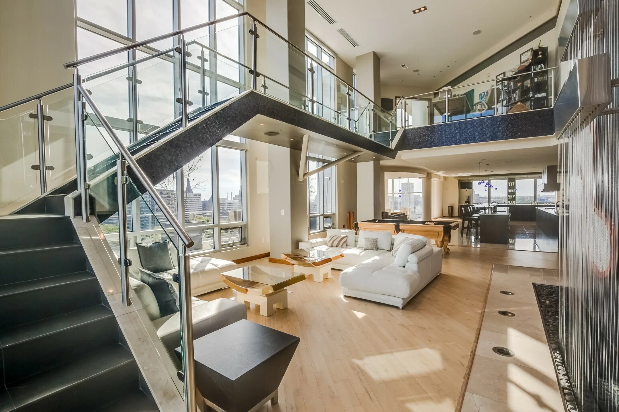 Что такое пентхаус и таунхаус. Ванкувер таунхаусный поселок. Чем отличается таунхаус от пентхауса. Красивые таунхаусы. Квартиры в чехии панорамные.