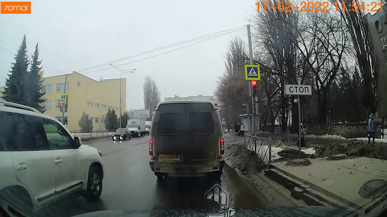 Авария на любимской дороге. Из окна. Фамилии водителей автобусов номер 323 липецк. Белгородские дпсники помогли спасти ребенка 21. Автокадр 46 курчатов дтп.