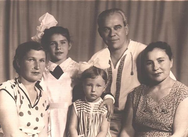 Галина Макарова. Сменила имя, выиграла чемпионат по мотокроссу. Сын помощник Гор