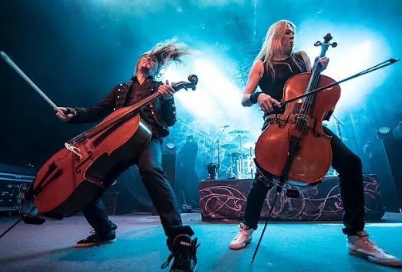 Включи апокалиптика. Виолончелист апокалиптика. Apocalyptica 2022. Группа виолончелистов rockcellos. Apocalyptica состав.