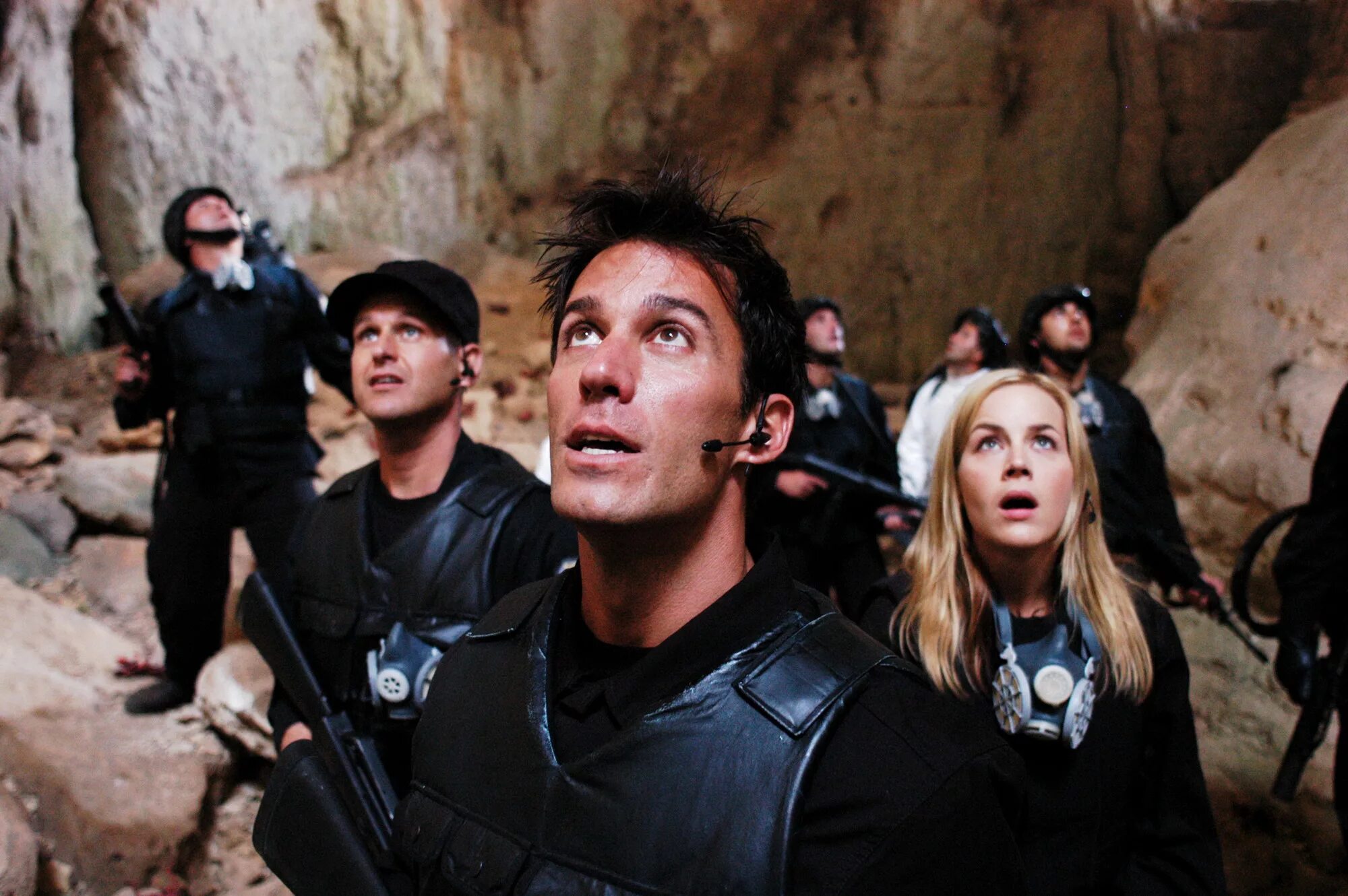 Фэнтези триллер. Ужасы фантастика боевик триллер драма. Терра нова сериал 1 сезон. Полиция будущего сериал кадры. Сериал фэнтези ужасы.