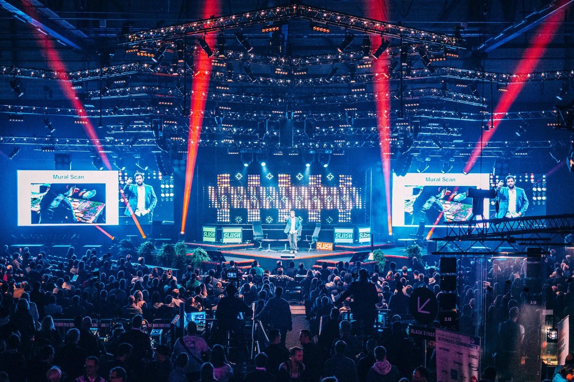 Event started. Slush стартап. slush conference. slush 2025 forum. expat event.
