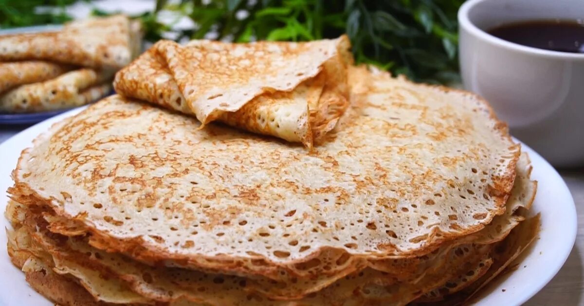 быстрые дрожжевые блины с мясом. пышные дрожжевые блины. блины не на молоке. блины на дрожжах пышные. дрожжевые блины на быстрых дрожжах.