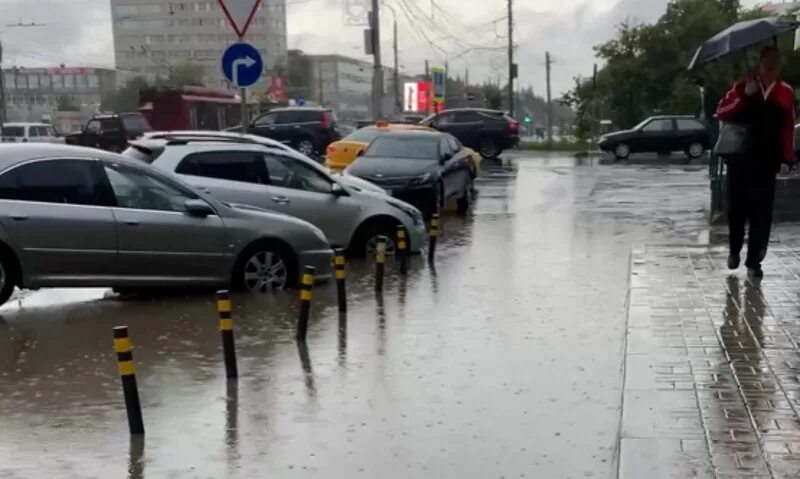 Под дождем тула. Затопило тулу. тула дождь. тула затопление. тула потоп центр города.