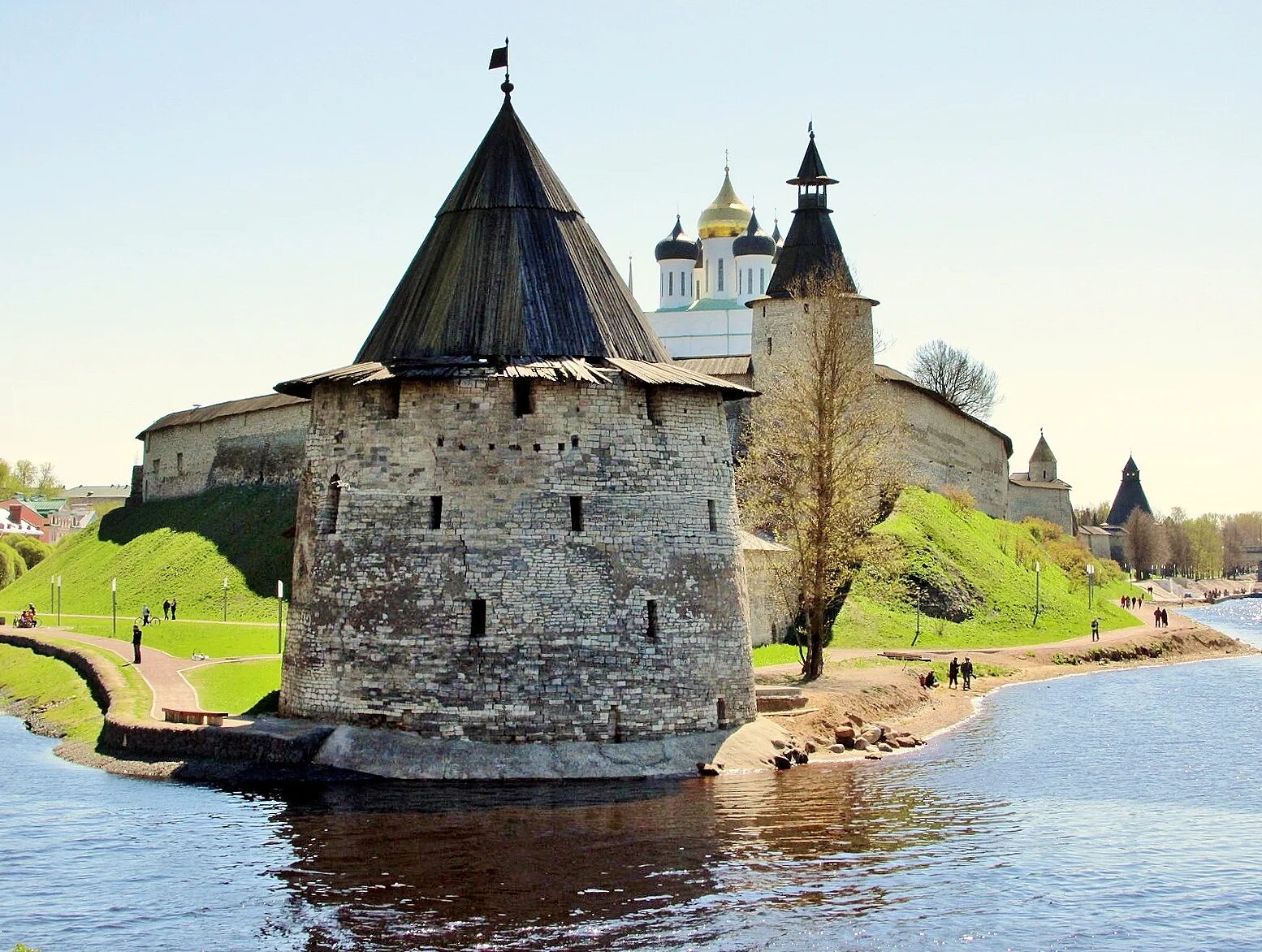 псковский кремль кром. псковский кремль. башни пскова кром. псковский кремль музей. памятники архитектуры пскова.