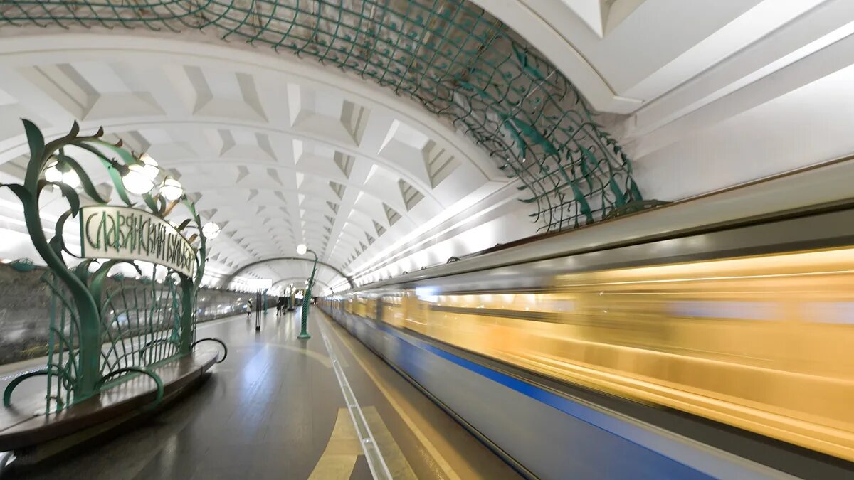 Славянский бульвар (станция метро, Арбатско-Покровская линия). Моска как выглядила в 2021 году. Как выглядело Московское метро в 2008 году. Как выглядит 2021 года город Москва. Арбатско покровская линия поезда