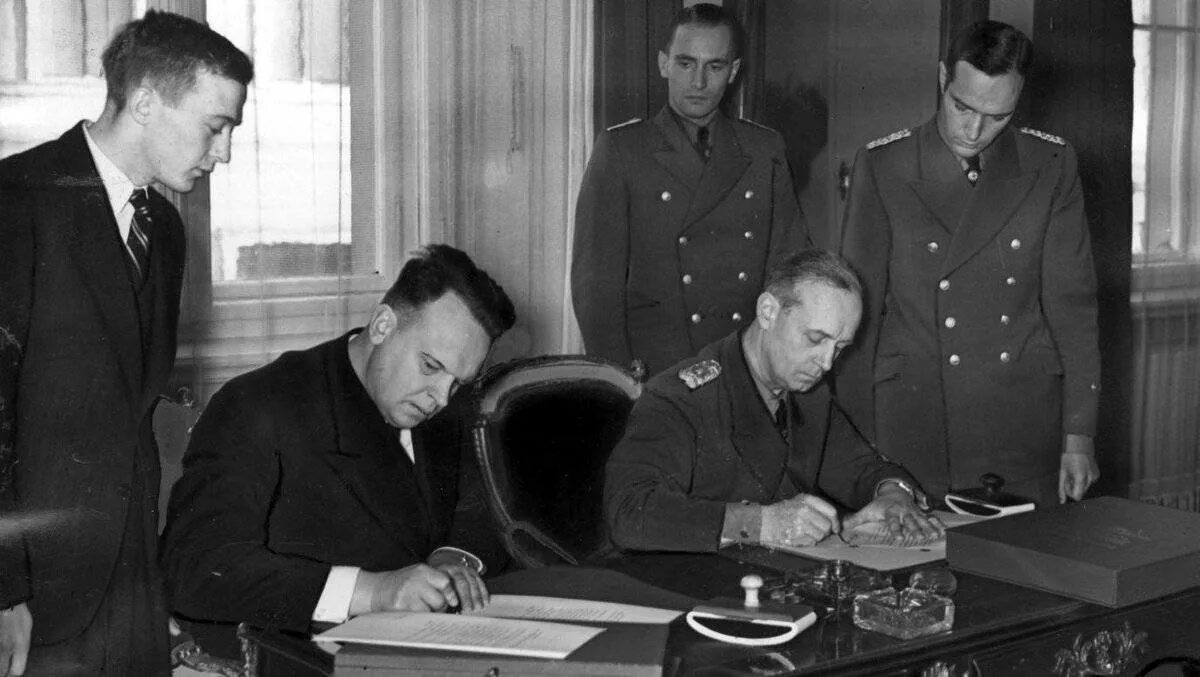28 сентября 1939 г. 28 сентября 1939 молотов риббентроп. молотов риббентроп пакт о дружбе. иоахим риббентроп пакт. риббентроп 1939.