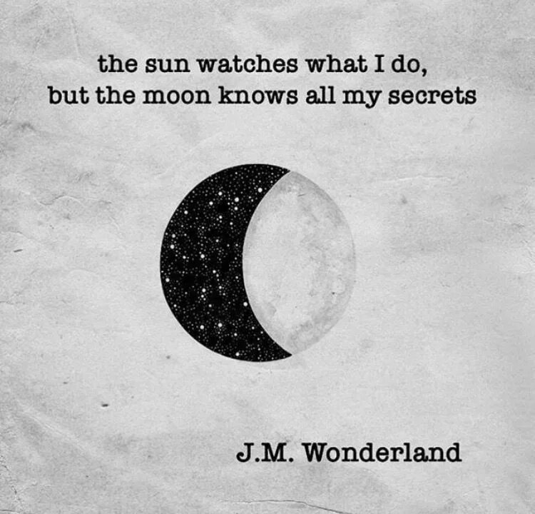 Blue moon идиома. Over the moon идиома. Буква м в виде луны. Letter m moon. Красивые цитаты про луну.