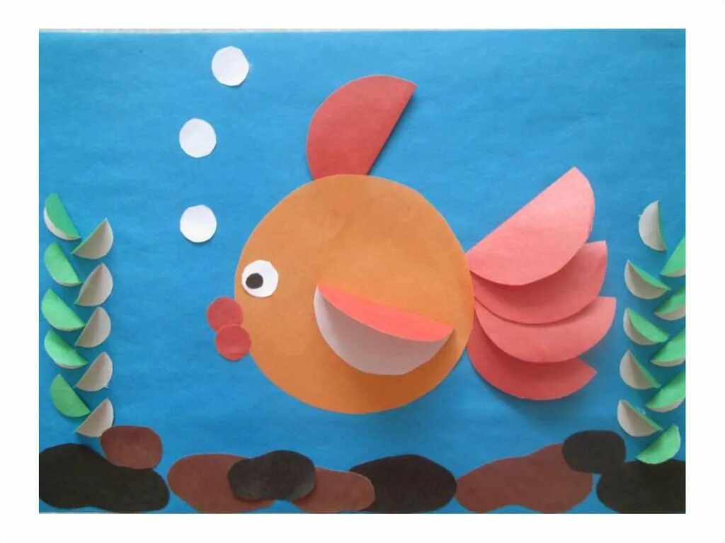 Мастер класс рыбы. Аппликация для второго класса. Рыбка из кругов аппликация. Рыбка из цветной бумаги. Аппликация из кружочков цветной бумаги.