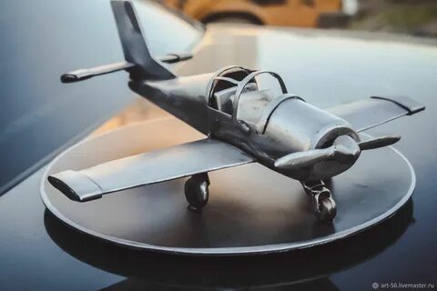 Металлическая самолет