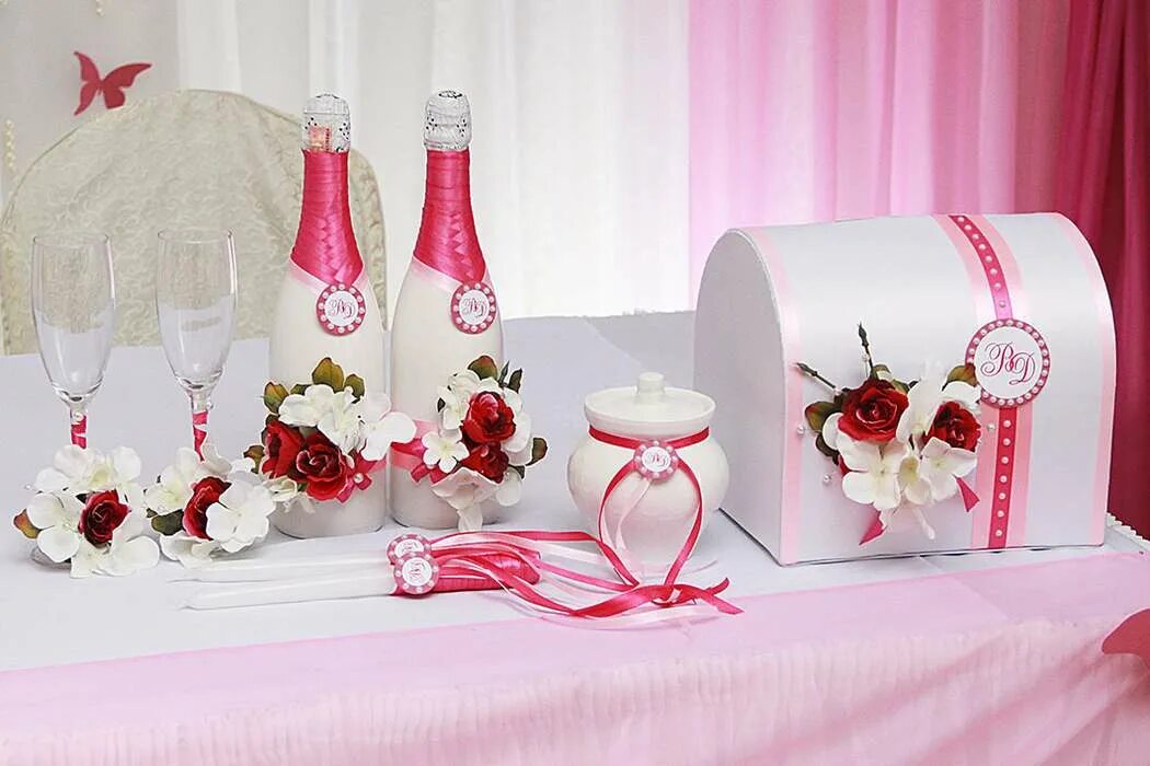 Набор молодожен. Свадебная атрибутика. Свадебные наборы бутылки бокалы и свечи. Свадебный набор аксессуаров. Набор "свадьба".