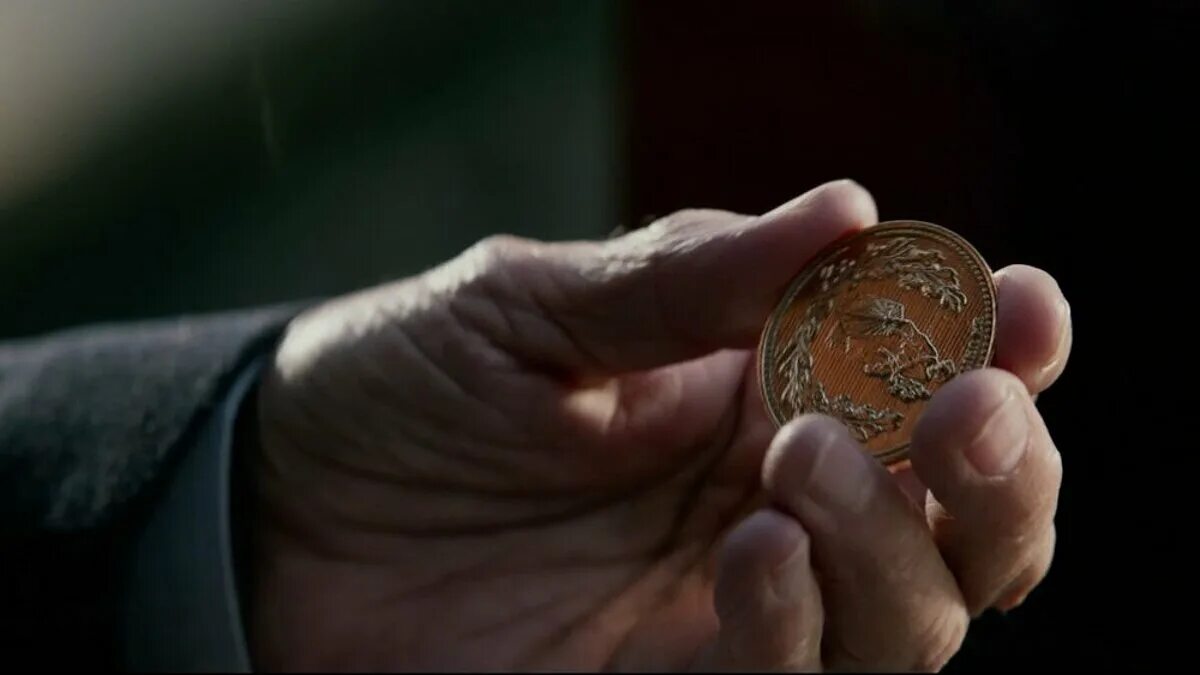 золотая монета континенталь джон уик. джон уик монеты. джон уик монеты. монета из джона уика. золотая монета из джон уик.