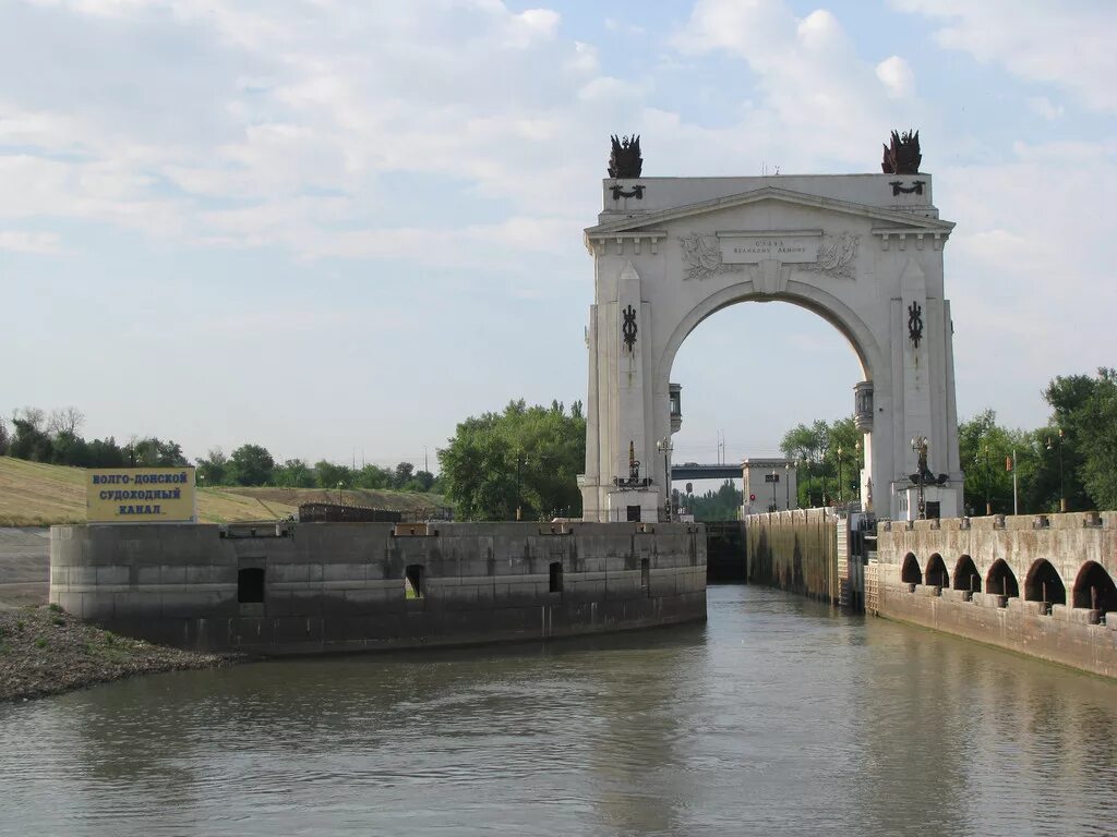 1. 1 шлюз. Шлюзы волго-донского судоходного канала. Шлюз канала имени москвы дубна. Волго-донской судоходный канал имени в и ленина.