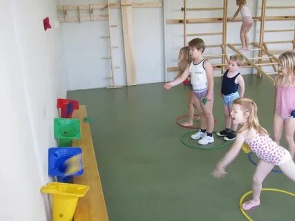 Переодеваются физкультуры