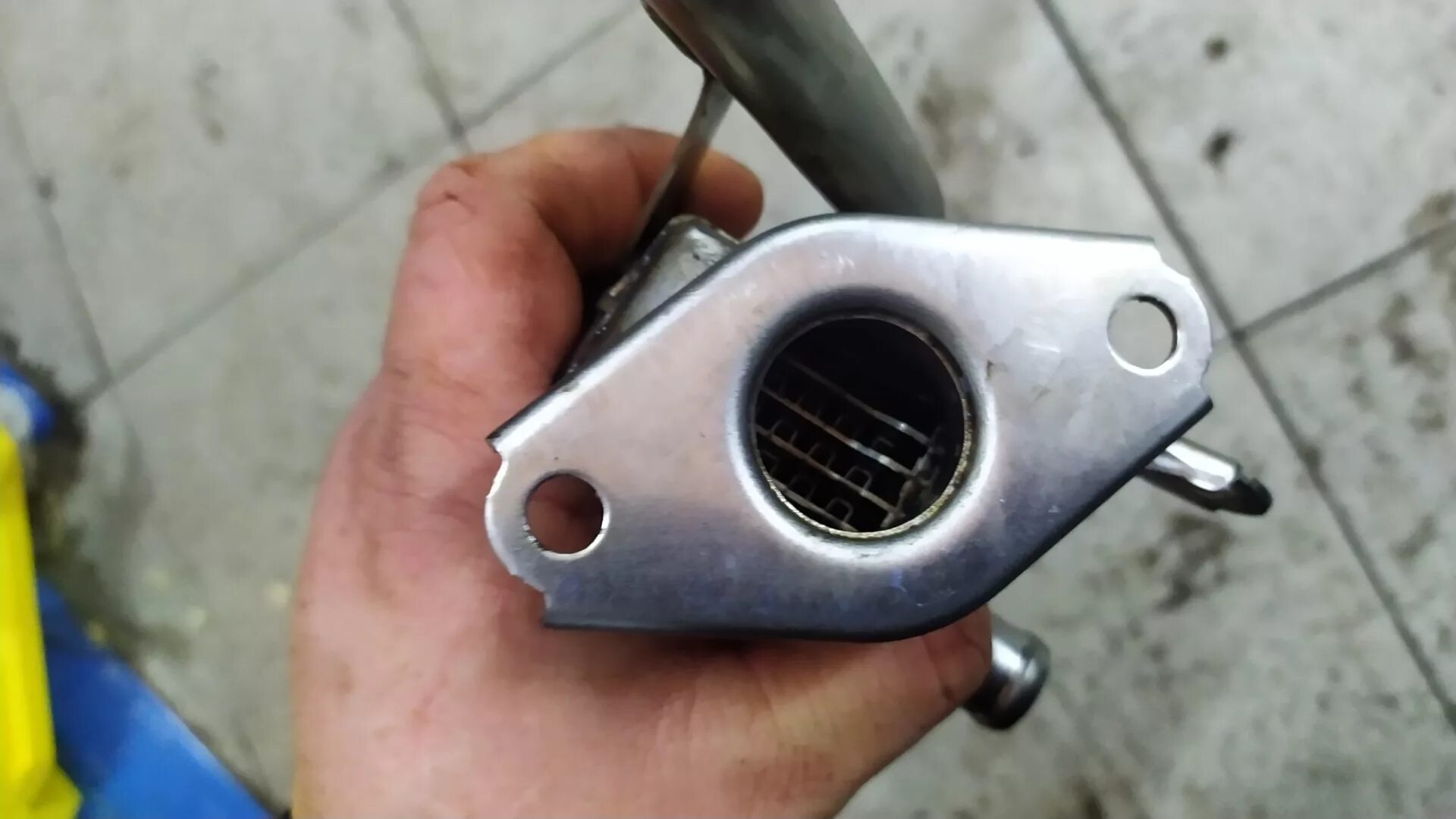 Клапан егр prius 30. Клапан егр приус альфа. Клапан егр приус 30. Егр приус. Егр prius 11.