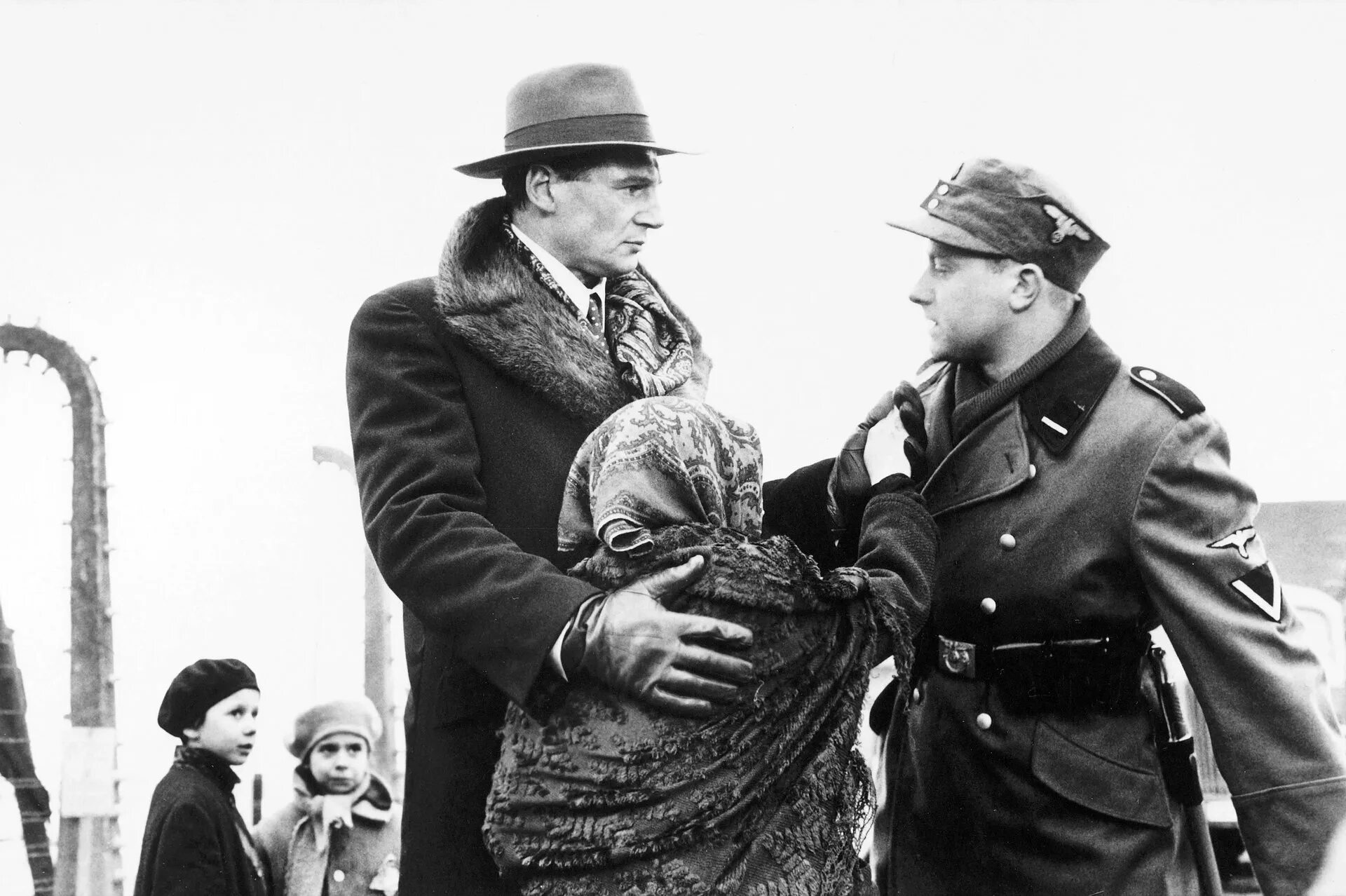 Список шиндлера содержание. Список шиндлера (1993).