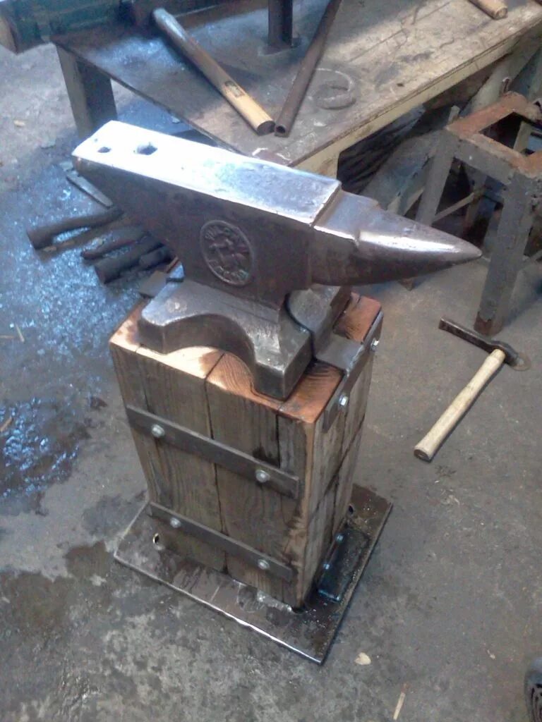 Какую наковальню выбрать. Подставка под наковальню. стойка для наковальни. крепление наковальни. самодельная наковальня.