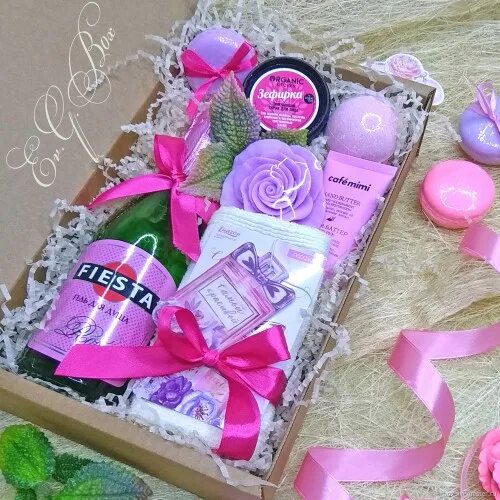 подарки в коробках для женщин.