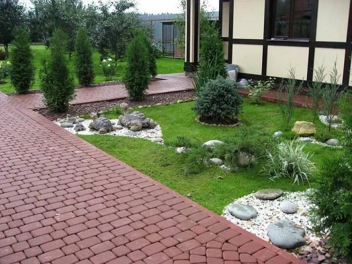 Дорожки из плитки на участке. Брусчатка эклипс ландшафт. Садовые дорожки. Цветник в брусчатке. Плиточное мощение садовой дорожки.