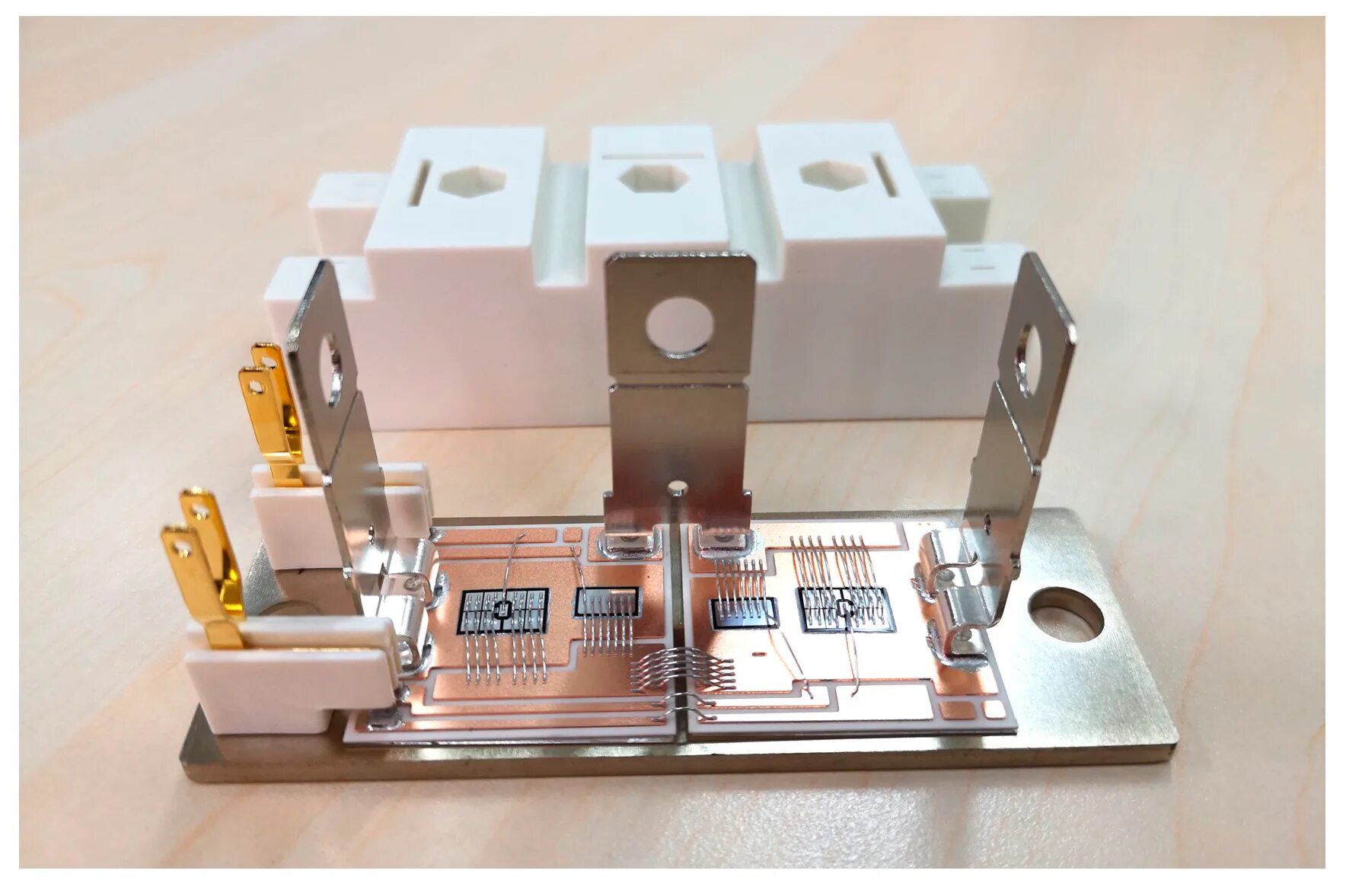 Платы igbt. Igbt модуль c1205. igbt 3eb10050. igbt p11b67. модуль igbt ff600 кристаллы.