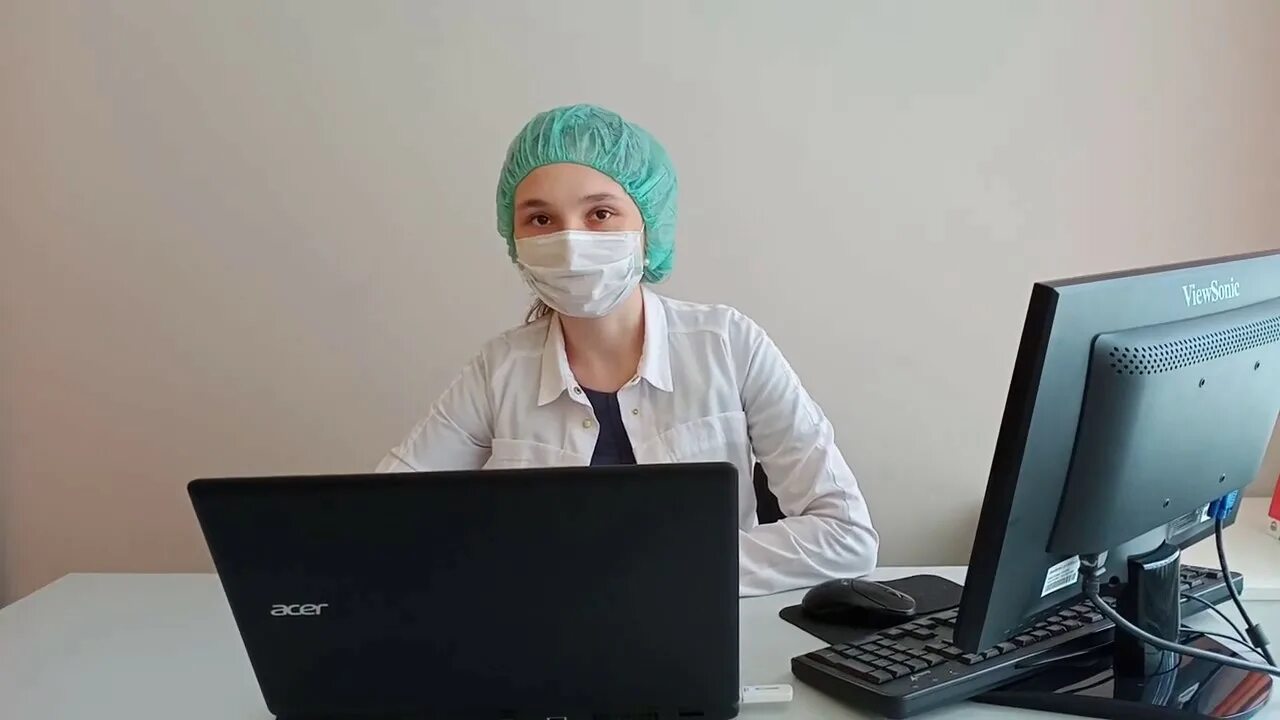 Инфекционная больница артемовский свердловская область. Врач инфекционист. Доктор инфекционист. Врач инфекционист црб. Заведующий врач инфекционного отделения.