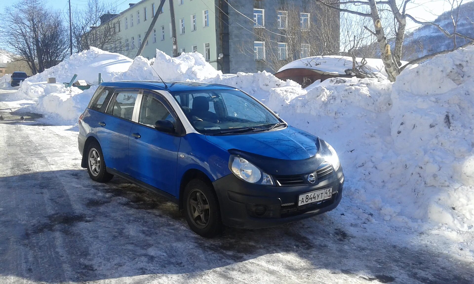 Ниссан ад 2009 года