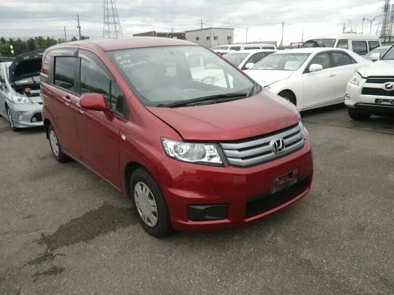 Honda freed 2011. Honda Spike 2011. Хонда Фрид Спайк 2011. Хонда Спайк 2011 год. Спайк машина Хонда 2011.