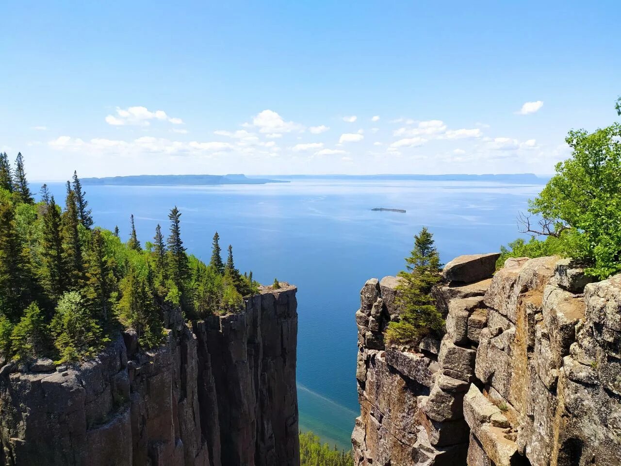 Верхнее (Lake Superior) — озеро. Верхнее озеро Кананаскис. Озеро Супериор. Озеро верхнее Канада. Озеро верхнее объем воды