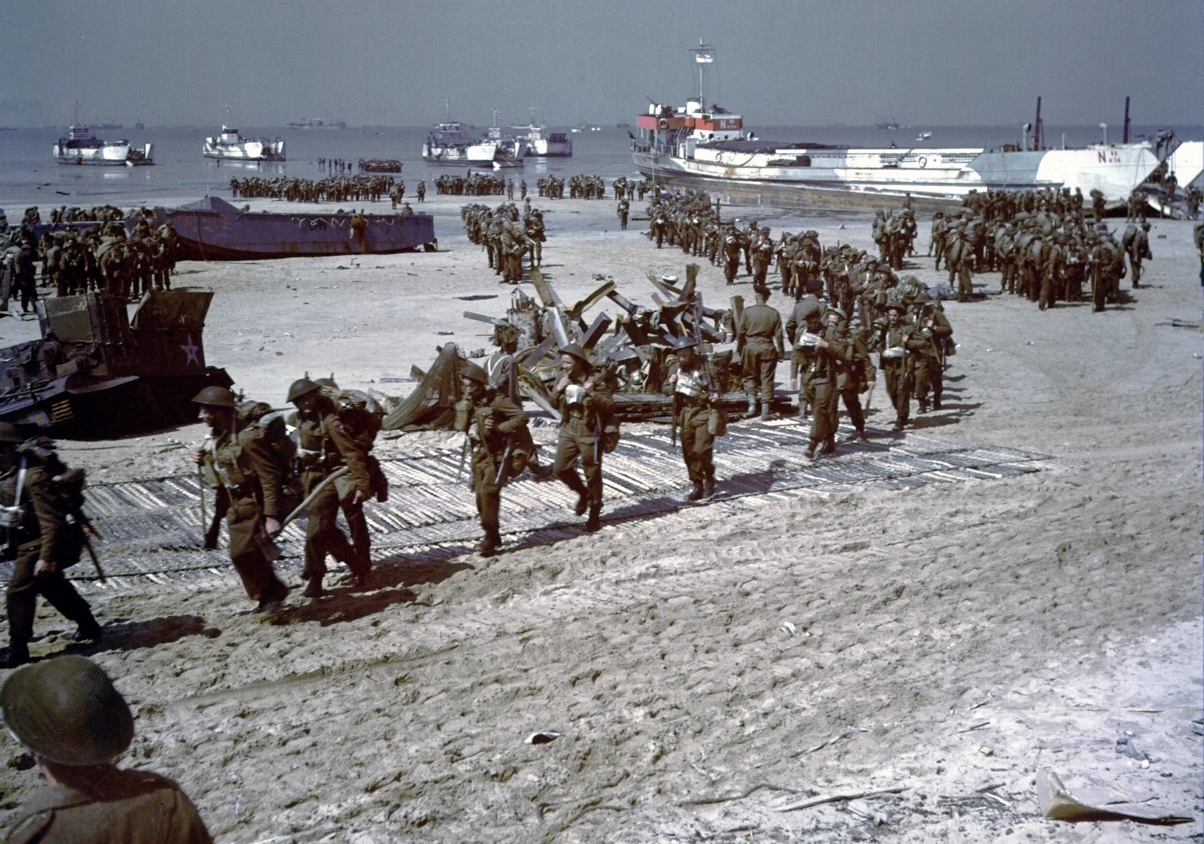 Нормандия высадка американских войск. Операция в Нормандии 1944. Высадка в Нормандии 1944. Нормандия 1944 высадка союзников. Высадка США В Нормандии 1944.